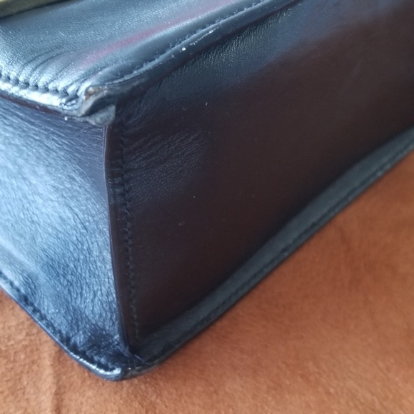 Black leather Gucci shoulder bag